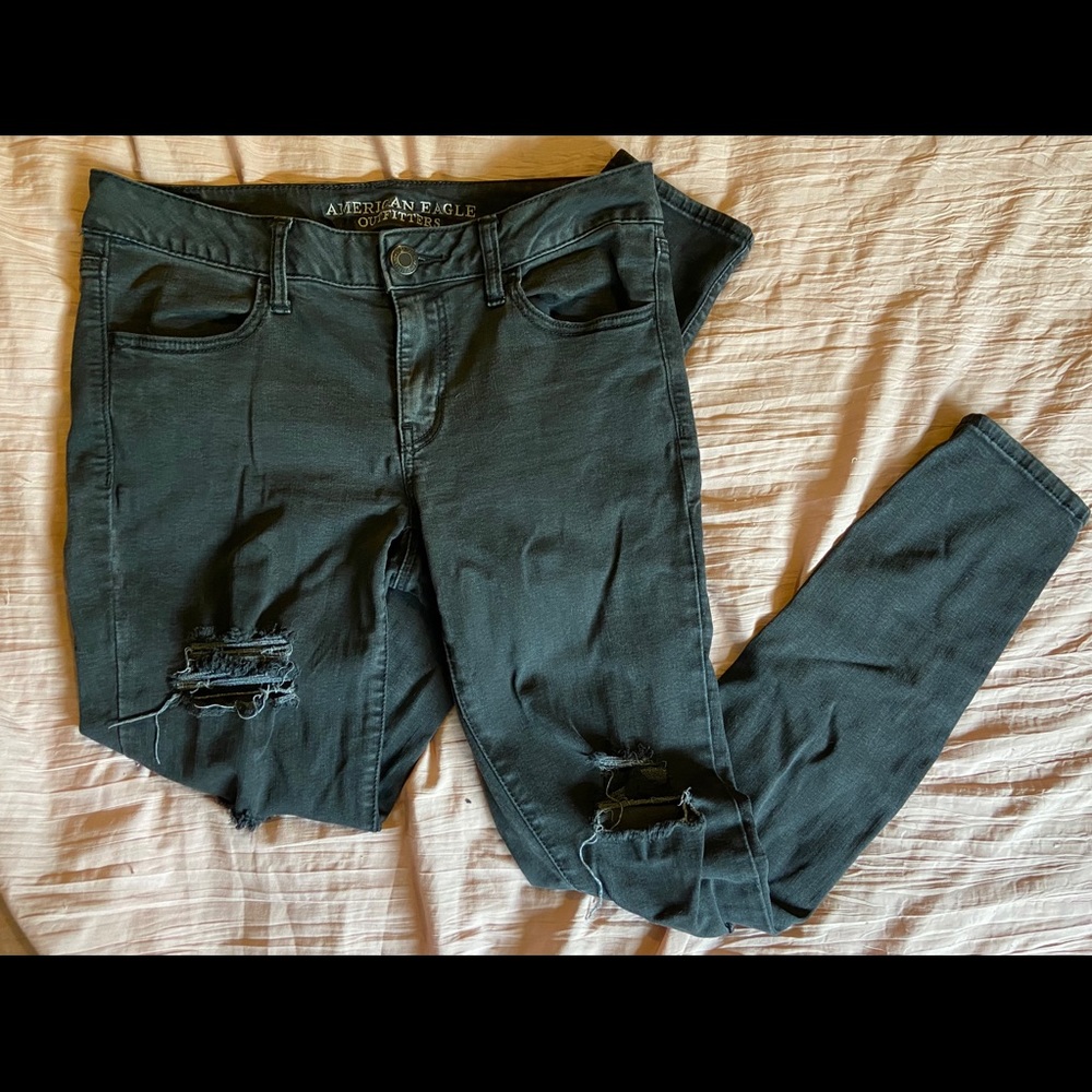 🛍2/$20 Black American Eagle distressed jeans